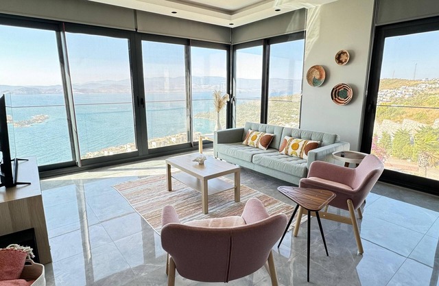 Top of The Hill Villa With Pool - Central Locationn