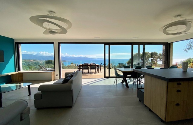 Top-of-the-range villa with secret passage, splendid sea view and heated pool.