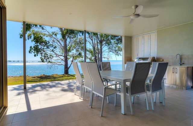 Top of the Tide - Waterfront -6 beds-4 baths-Sleeps 15-WiFi-4 Smart TVs-Linen