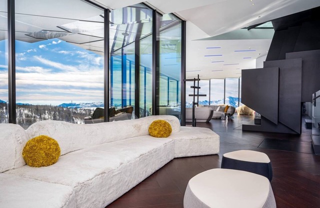 Top of the World Chalet | Ski In and Ski Out
