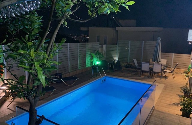 Top quality 2-bedroom home w/ pool & magical view