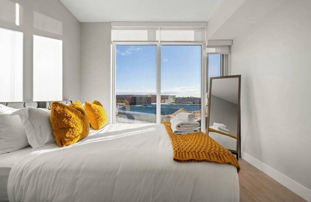Top Rated (2%) Luxury Suite » Free Wine » Parking