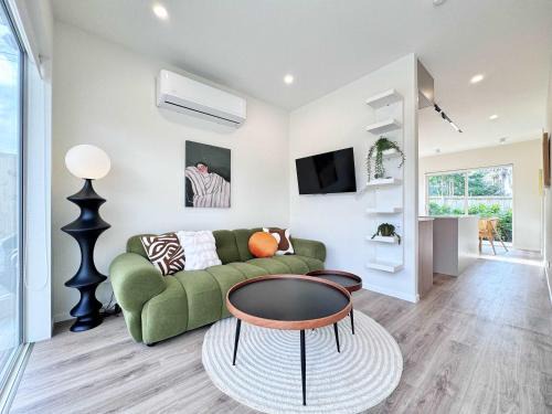 Torbay Family Oasis 3BR vs Backyard Near Beach