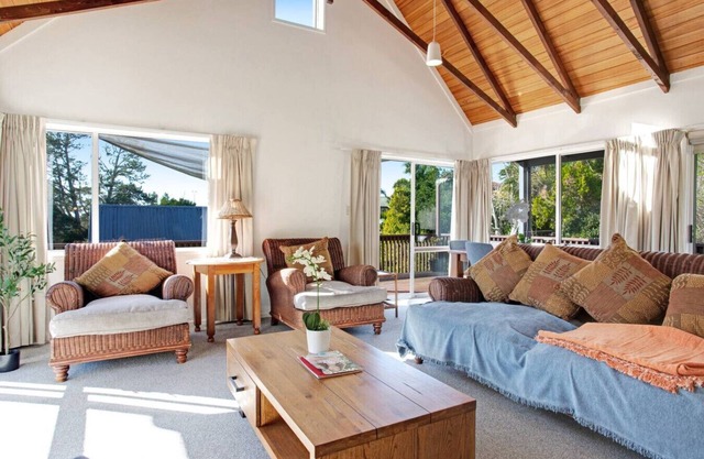 Torbay Sun Drenched Villa near Local Beaches
