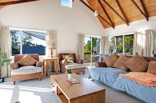 Torbay Sun Drenched Villa near Local Beaches