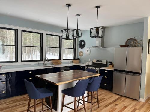 Torch Lake Blue 4BDR Beachfront House ➠ 2364