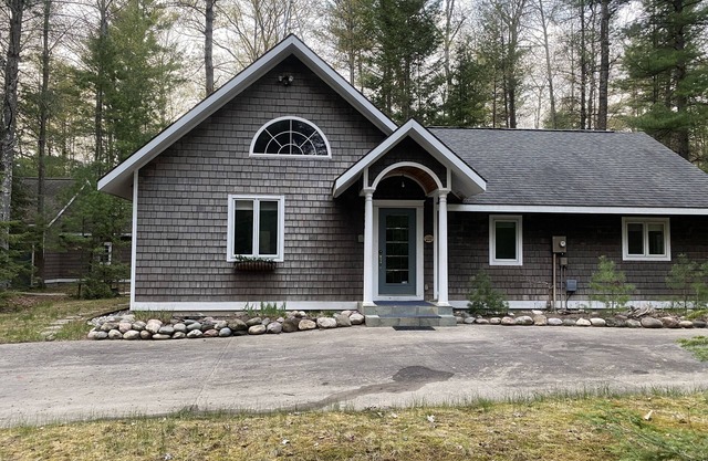 Torch Lake Cabin near launch with boat option