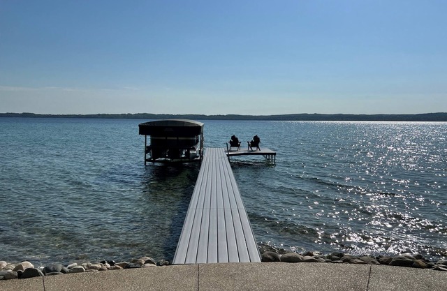 Torch Lake Waterfront Rental con impresionantes vistas!