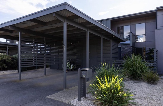 Torquay Golf Retreats - Pool, Beach, Tennis, Golf