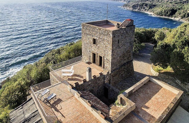 Torre Rivellina: A characteristic three-story ancient watch tower built sheer above the sea and with direct access to the sea, with Free WI-FI.