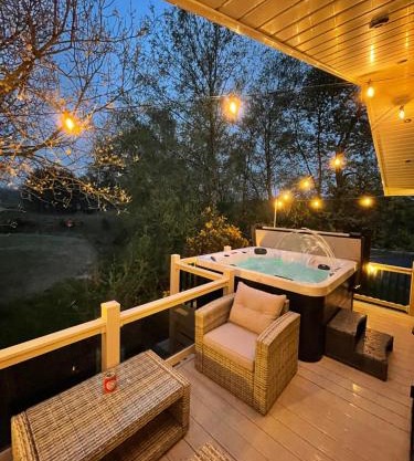 Torrey Pines - 2 bedroom hot tub lodge with free golf, NO BUGGY