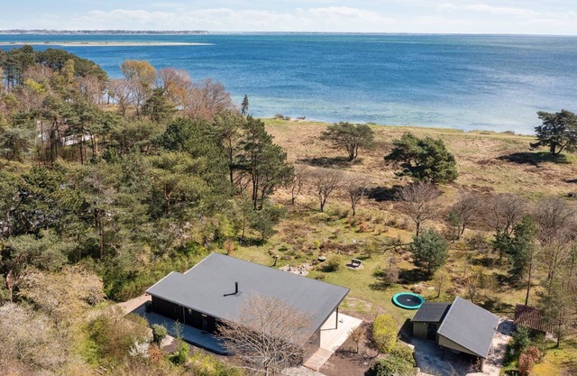 "Toska" - 100m to the inlet by Interhome