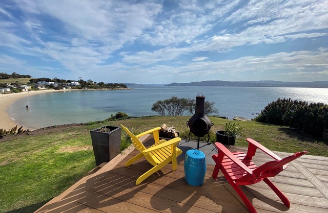 Botella gratis de vino de Tasmania, Totalmente frente al mar, totalmente equipada y acogedora casa de campo
