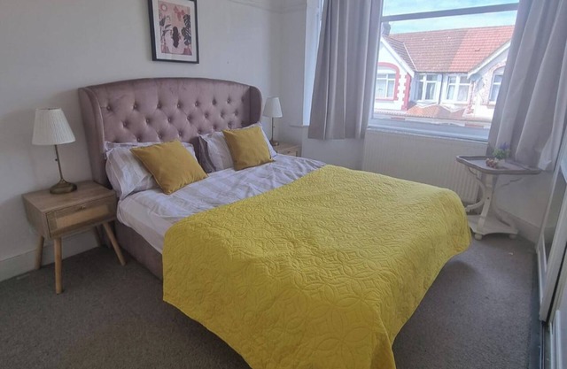 Tottenham Large 4-Bed Terraced House, Sleeps 10