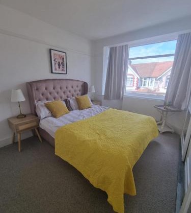 Tottenham Large 4-Bed Terraced House Sleeps 10