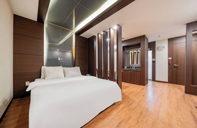 Tourist Hotel June