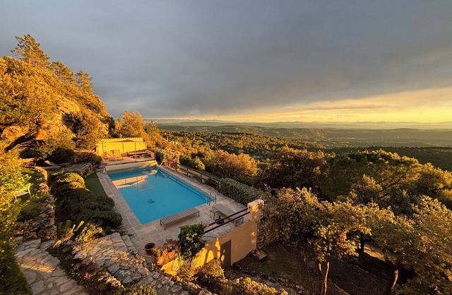 ¡PROMOCIÓN DEL 14/9 AL 21/9! VILLA TURÍSTICA Y PISCINA CON VISTAS IMPRESIONANTES