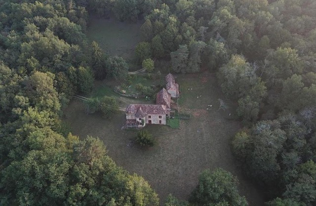 Touvent maison au milieu des bois