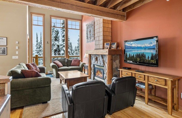Towering Firs | Private Hot Tub & Ski In/Ski Out