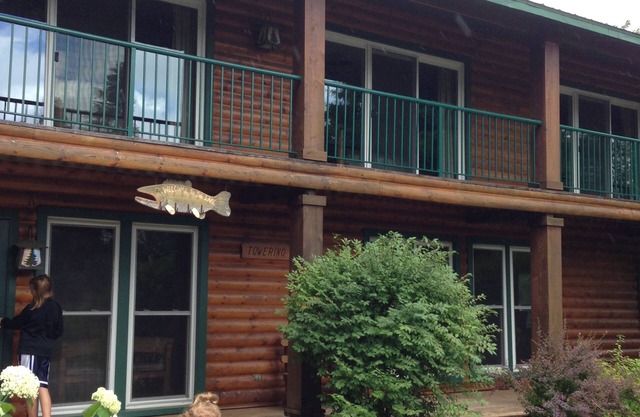 Towering Pine Cabin: Your Family’s Perfect Getaway