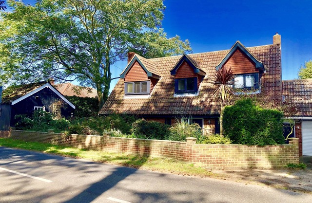 TOWN FARM HOUSE, ORFORD, pet friendly, with open fire in Orford
