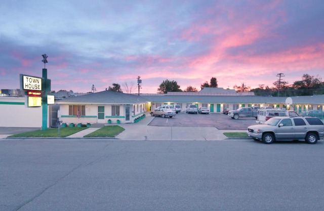 Town House Motel