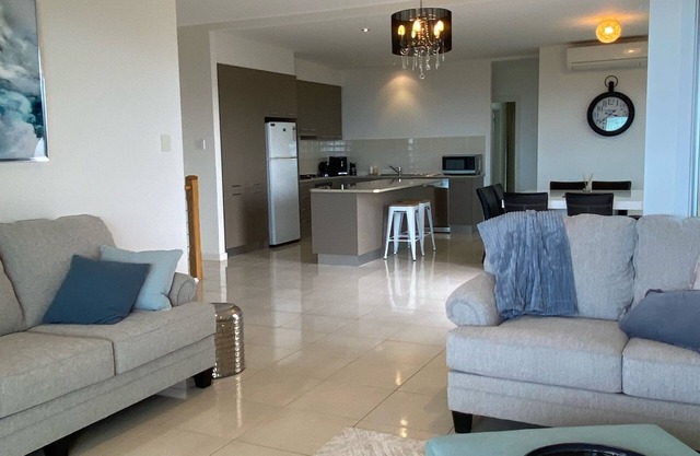 Town house with Stunning Sea Views!!