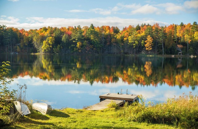 Town Lake Hideaway: Soak Up the Sun – A Summer Retreat Awaits!