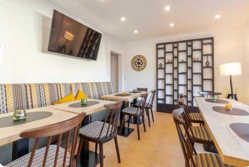 Townhaus-Rhens 8 Schlafzimmer, Sauna, Weinkeller, Fotostudio, Hunde willkommen