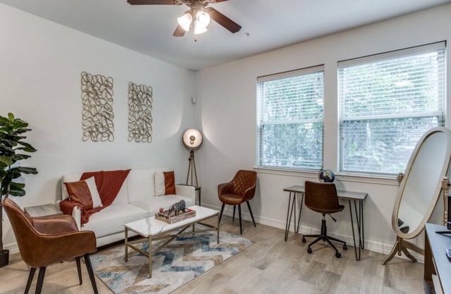 Townhome 3BR Next to UT W Garage 4316