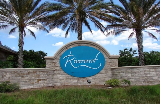 Townhome Retreat -WiFi Laundry access and AC in charming Rivercrest Community!