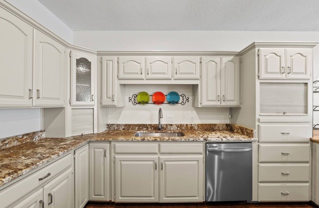 Townhome with private elevator minutes from Downtown Weatherford