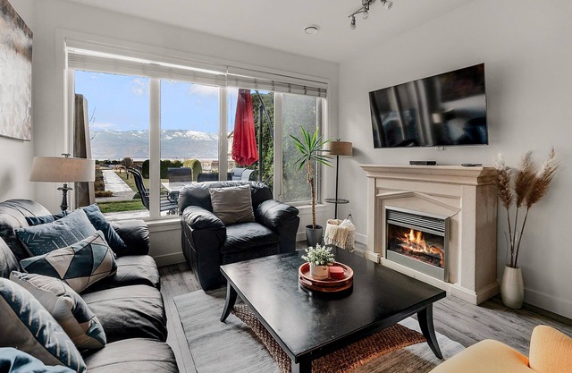 Townhouse at Lakefront Resort. Pool, Hot tub, Private Beach, Boat Slip Available