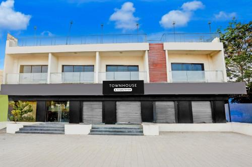 Townhouse GIR formerly Hotel Aditya