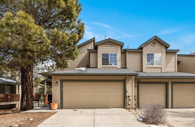 Townhouse in Flagstaff- 3 bedrooms-4 beds-2 baths w/ Master on Main level & AC