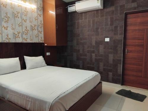 Townhouse Jawaharlal Nehru Stadium Chennai Central Formerly Akshaya Guest House