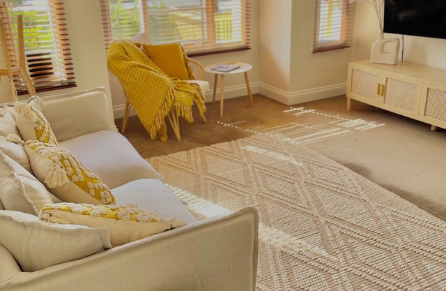 Townhouse Minutes From Cafes, Restaurants and all Williamstown has to Offer!