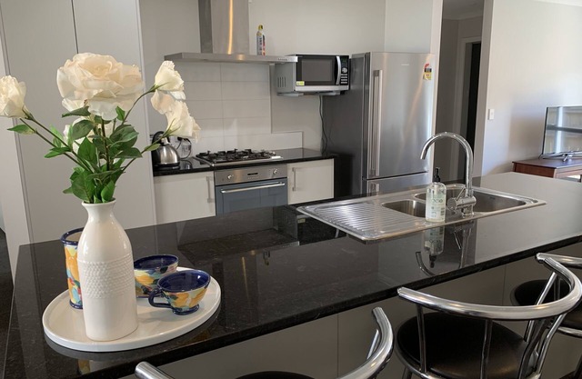 Townhouse Near City Centre, River & Stadium