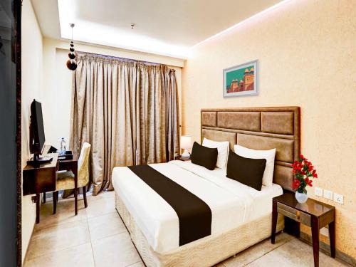 Townhouse Oak Pitampura West Enclave