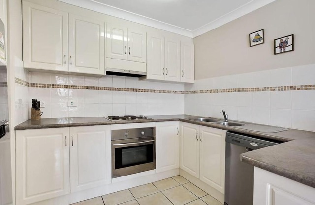 Townhouse on Tomaree - Central to CBD