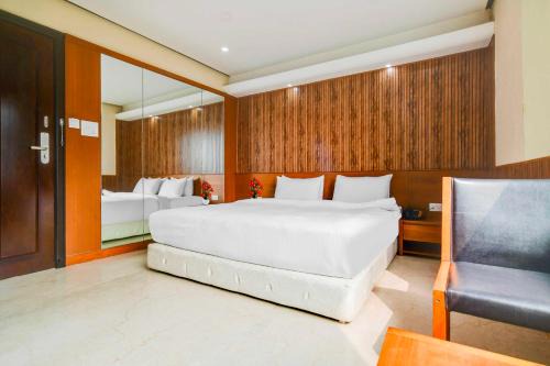 Townhouse Sapphire Star Chappan Market