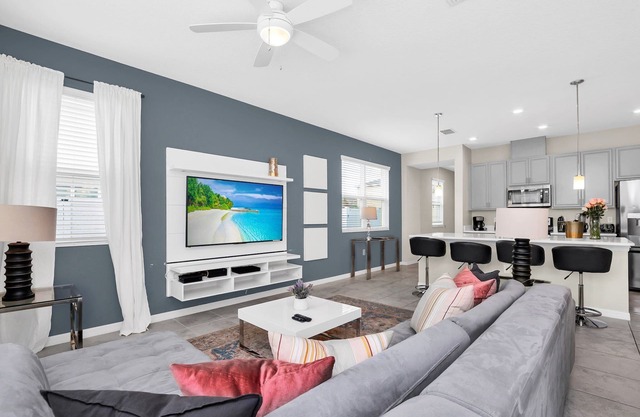 Townhouse w/ Hot Tub Near Disney | Sleeps 12