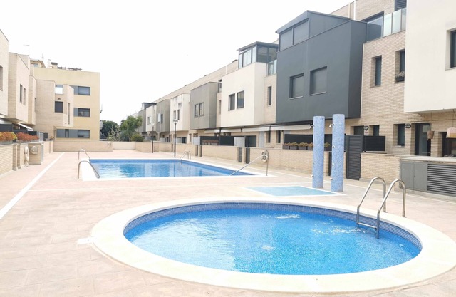 Adosada con piscina comunitaria ideal familias