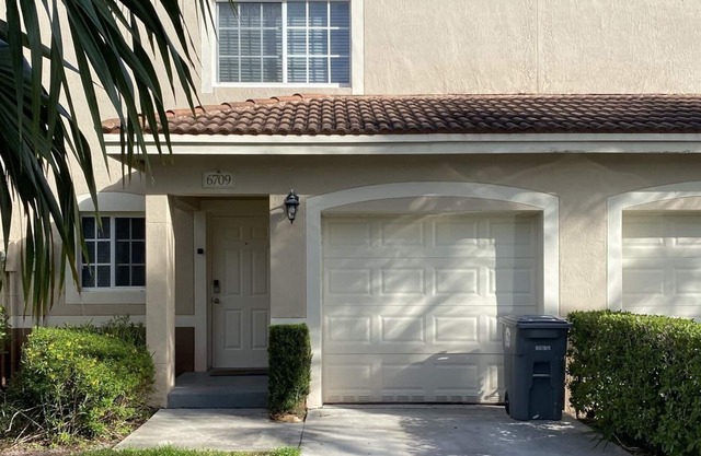 Townhouse with Grill near Delray Beach