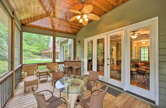 Townville Lakefront Cottage w/ Private Dock!
