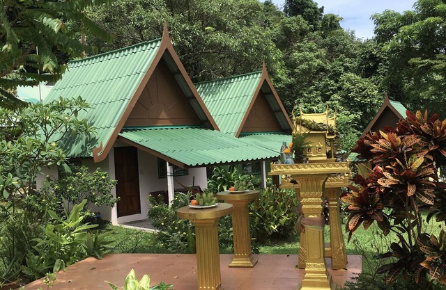 tp hut bungalows