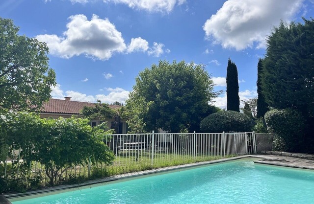 Très Belle Villa Avec Piscine