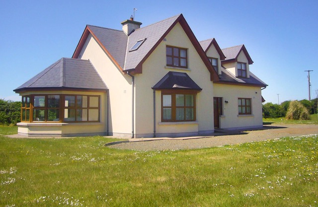 TRA GHEAL, family friendly, with a garden in Kilmore, County Wexford