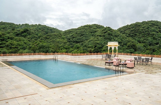 Traavista Surya Mahal Resort & Spa