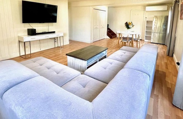 Tradies Paradise 5 Bed, 3 Bath with WiFi & AC